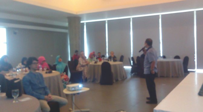 Pembicara Seminar Cerdas Berbisnis Online untuk Cetak Biru dan Kola di Bandung